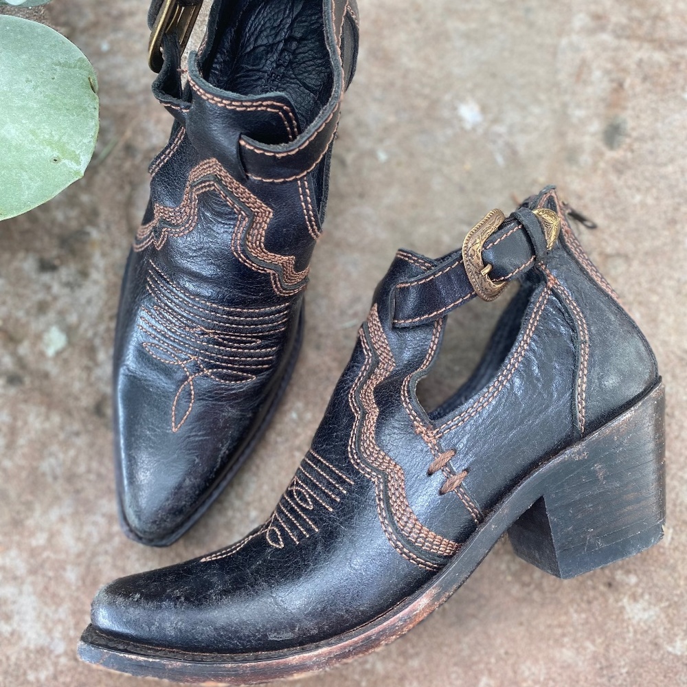 Liberty Black, side cutout booties
